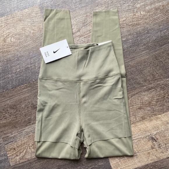 Nike yoga luxe layered 7/8 leggings - Picture 1 of 8